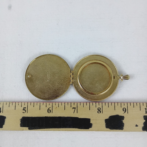 Vtg Avon Needlepoint Roses Petit Point Pendant Locket no chain floral locket. - Picture 15 of 15